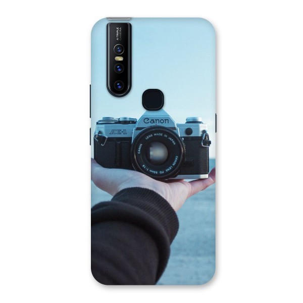 Camera in Hand Back Case for Vivo V15