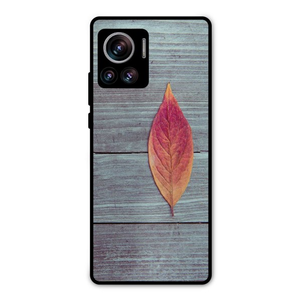 Classic Wood Leaf Metal Back Case for Motorola Edge 30 Ultra
