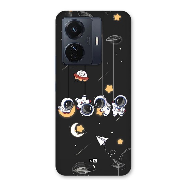 Hanging Astronauts Back Case for Vivo iQOO Z6 Pro