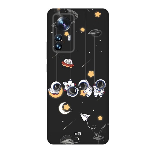 Hanging Astronauts Back Case for Xiaomi 12 Pro