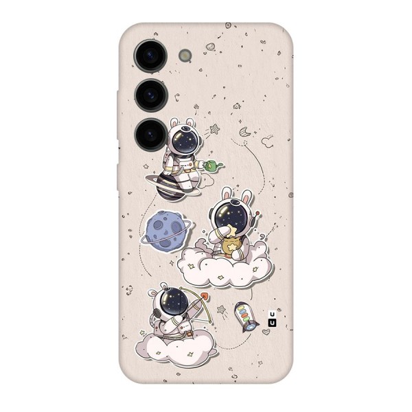 Lovely Astronaut Playing Back Case for Galaxy S23