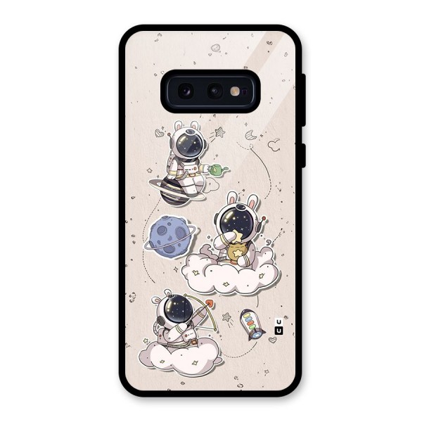 Lovely Astronaut Playing Glass Back Case for Galaxy S10e