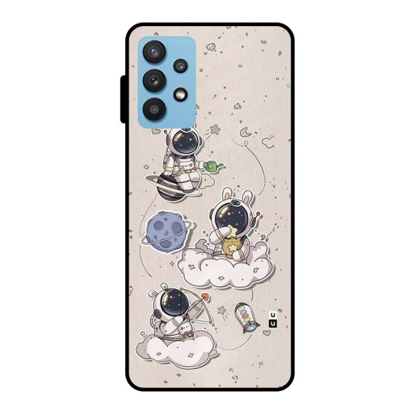 Lovely Astronaut Playing Metal Back Case for Galaxy M32 5G