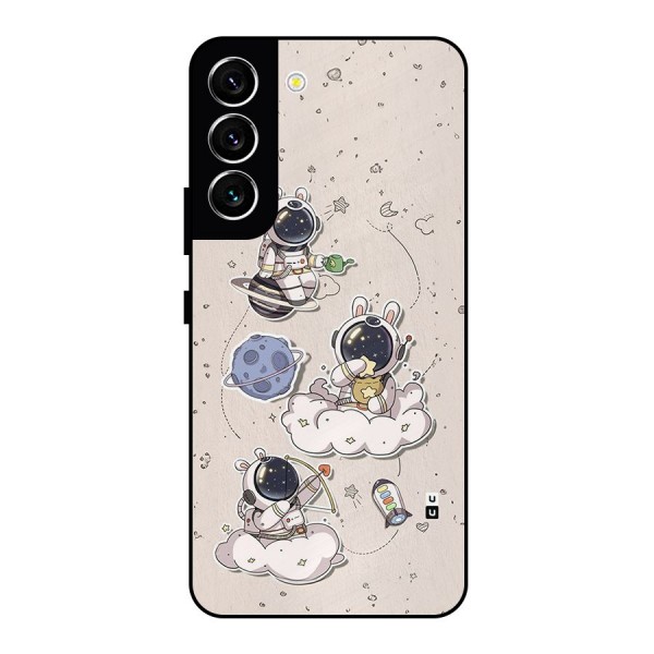 Lovely Astronaut Playing Metal Back Case for Galaxy S22 5G