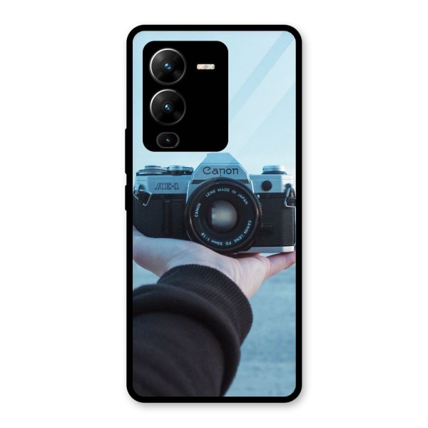 Camera in Hand Glass Back Case for Vivo V25 Pro